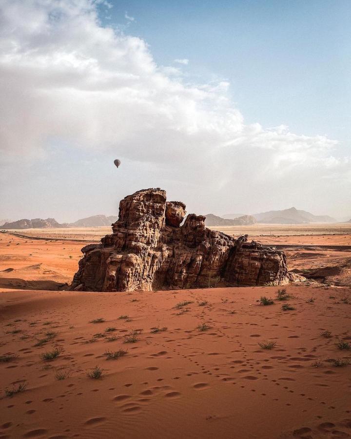Wadi Rum Rose Luxury Camp ภายนอก รูปภาพ