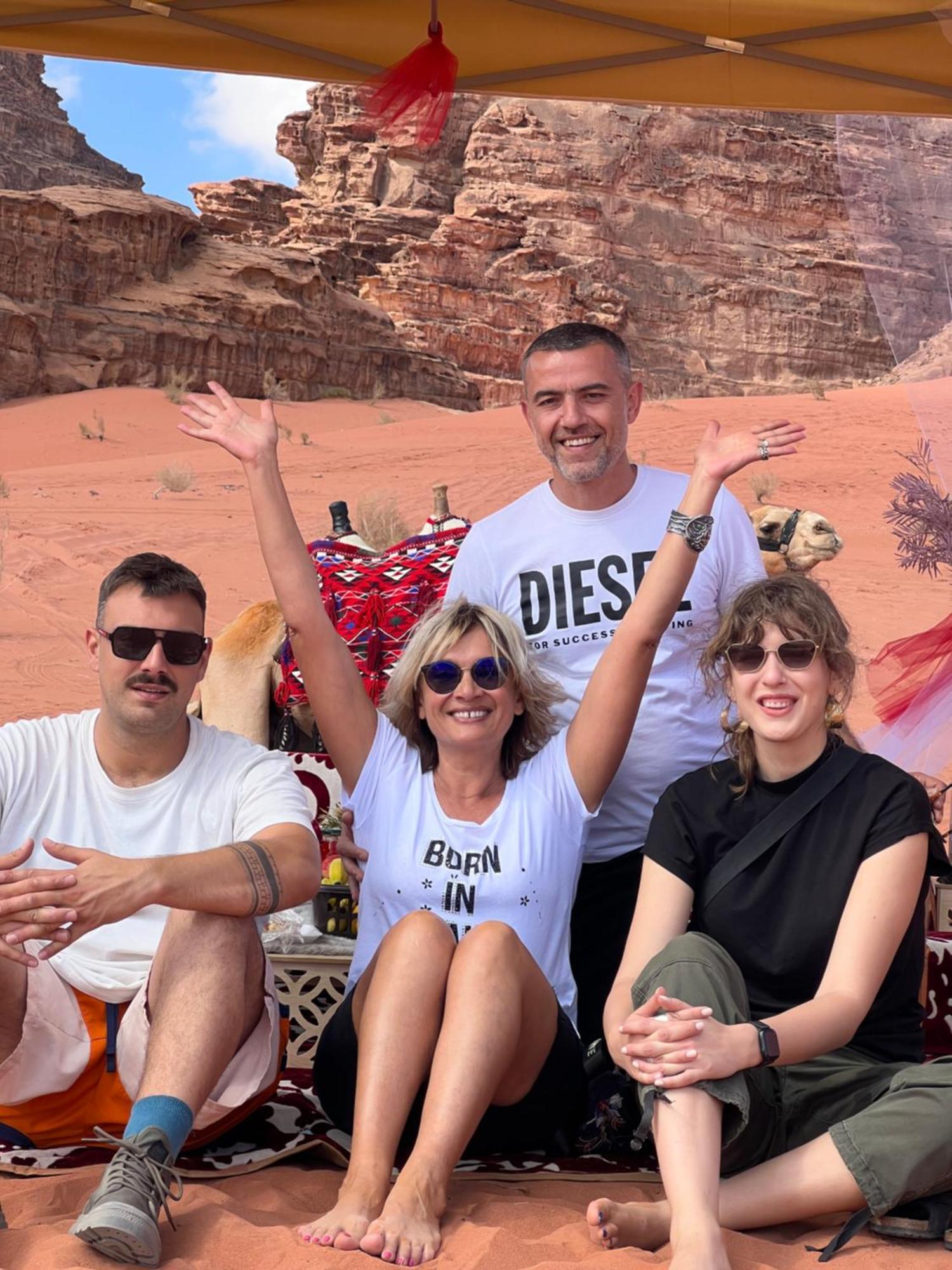 Wadi Rum Rose Luxury Camp ภายนอก รูปภาพ