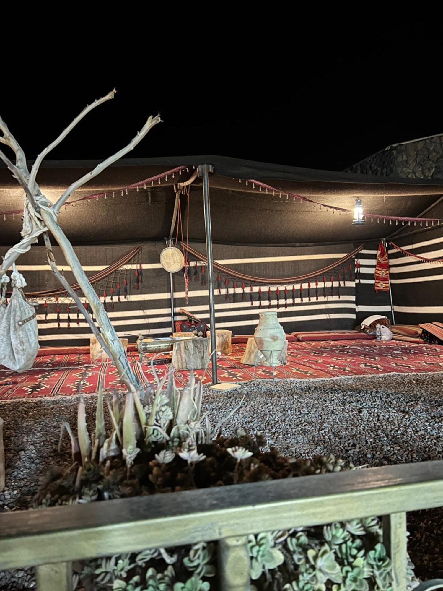 Wadi Rum Rose Luxury Camp ภายนอก รูปภาพ