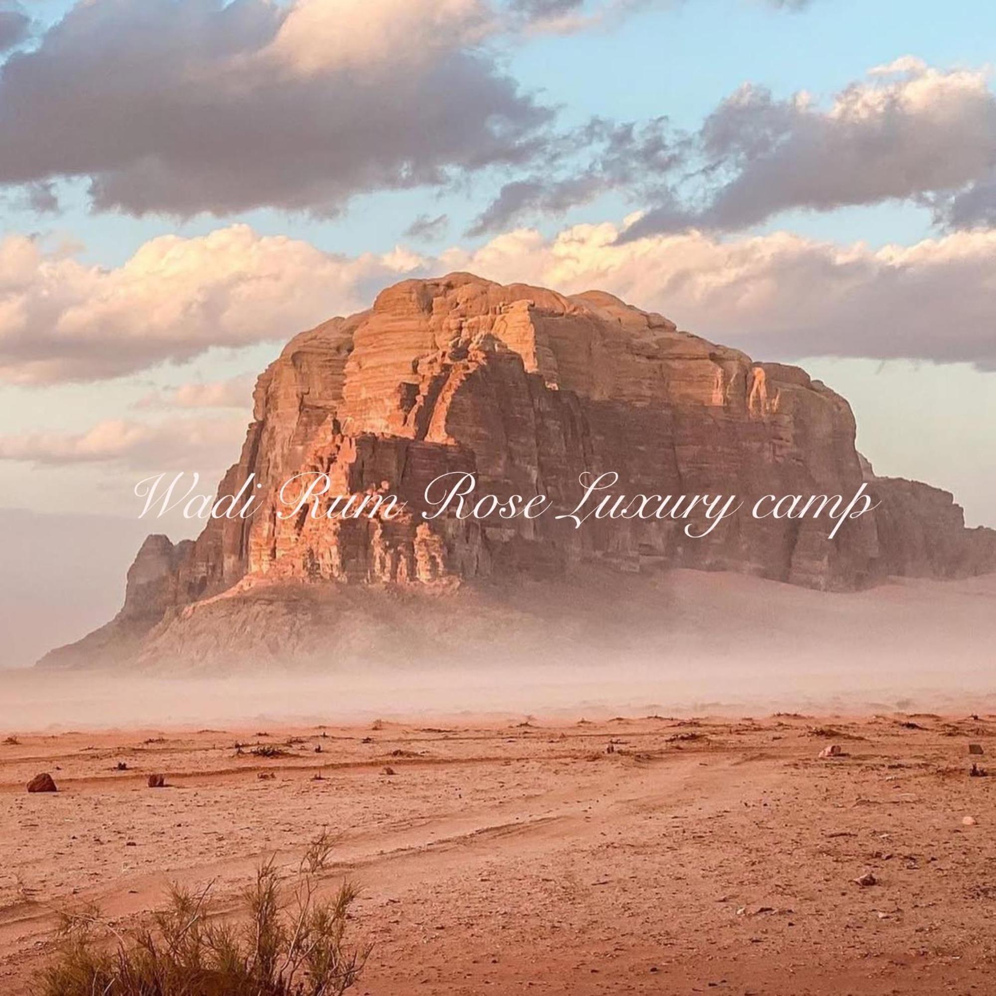 Wadi Rum Rose Luxury Camp ภายนอก รูปภาพ